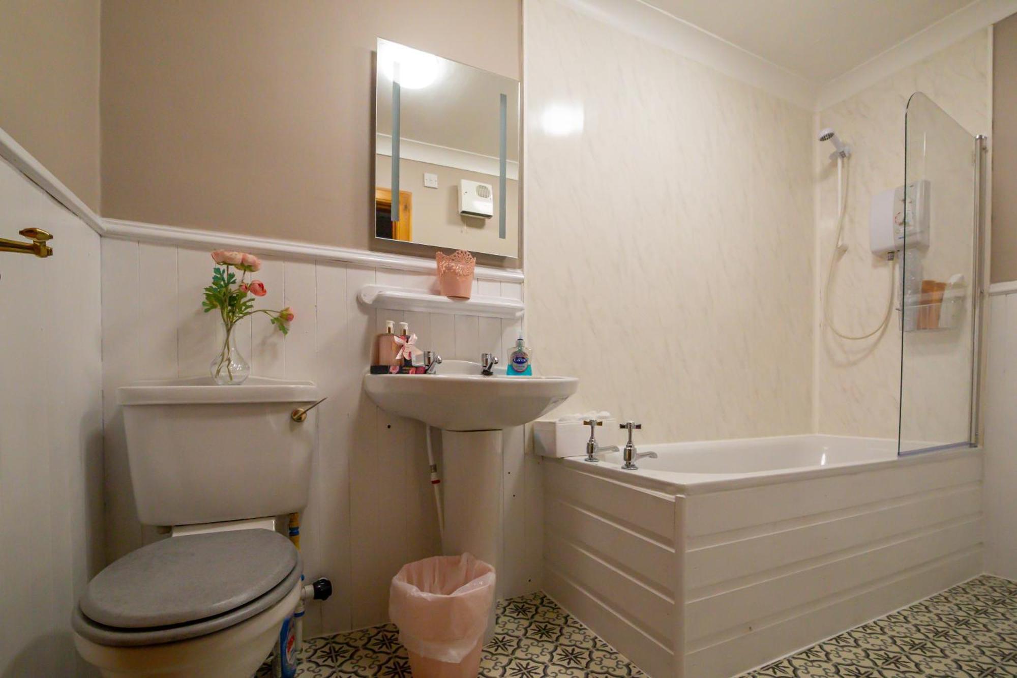 2 Wheelhouse Apartments Лохинвер Екстериор снимка