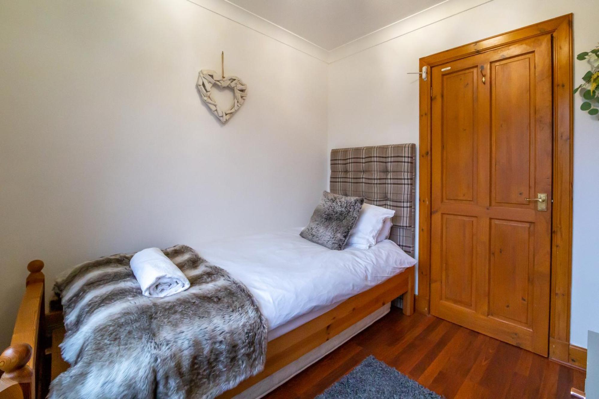 2 Wheelhouse Apartments Лохинвер Екстериор снимка