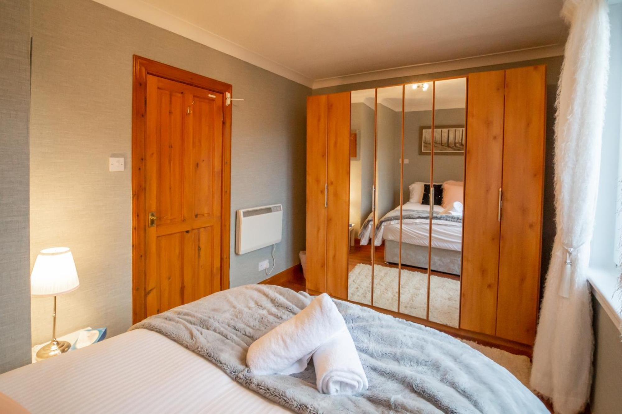 2 Wheelhouse Apartments Лохинвер Екстериор снимка